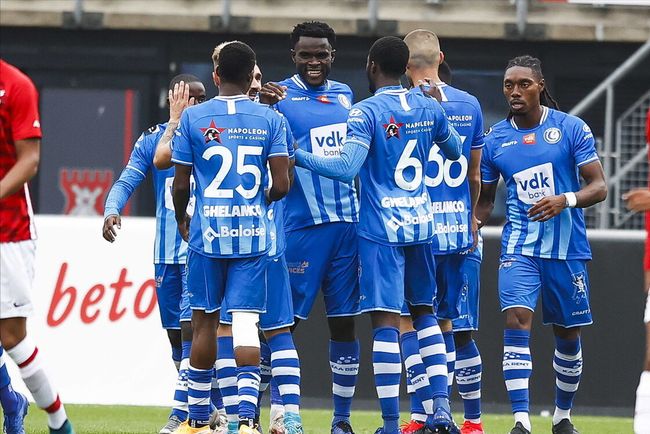 在足球赛场 在足球赛场